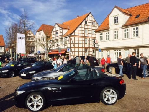 Neu und Gebrauchtwagen auf dem Spittaplatz in Burgdorf (Nordansicht)